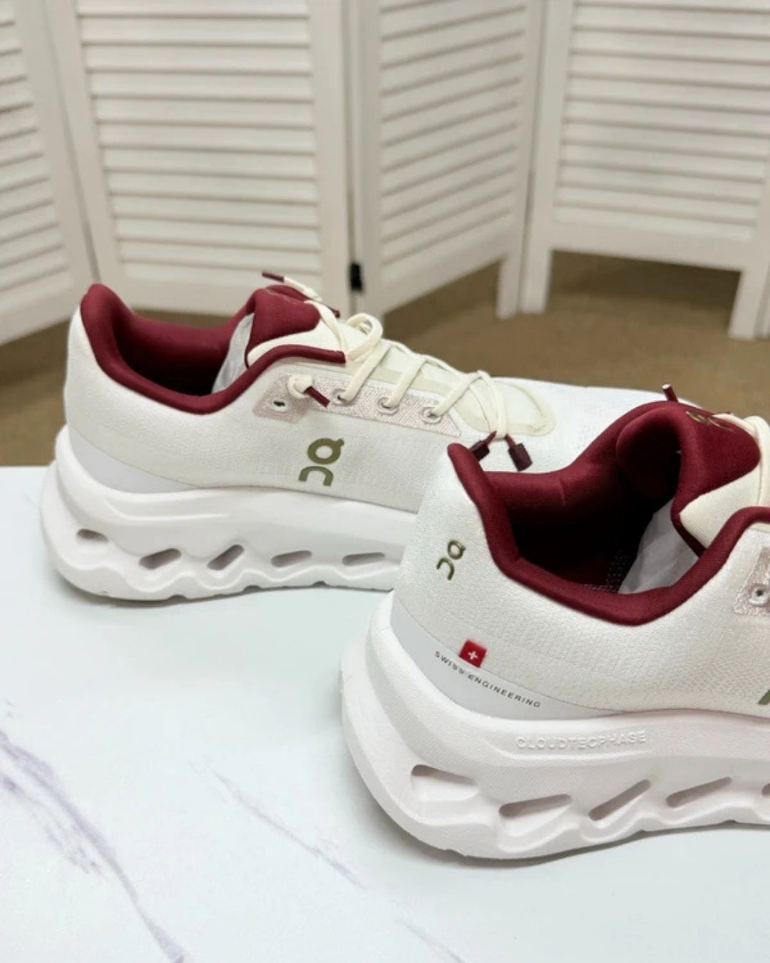 Tênis Feminino On Cloudtilt Branco e Vermelho + Brinde Especial + Frete Rápido